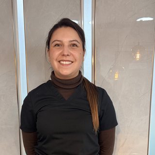 Camila Muñoz, Ortodoncista de Clínica Pucalán